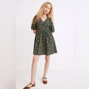 Madewell Poplin V-Neck Bubble-Sleeve Mini Dress in
Sprigs